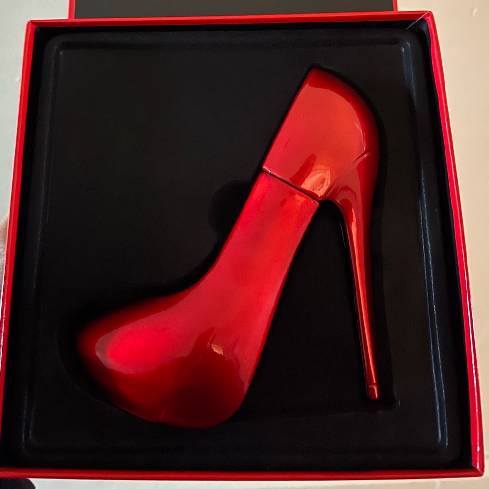 SHOO ADDICT ENVY PARFUM Carolina Herrera Very Good Girl inspired parfum.